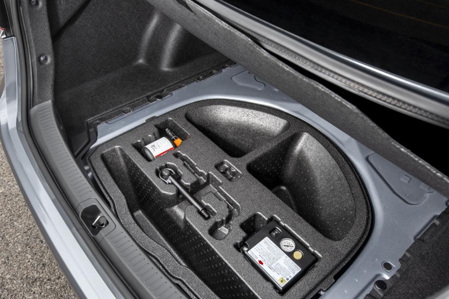 Багажник Toyota Corolla Hybrid Sedan 2019 года  (WW) (фото 6 из 25)